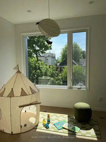 523 Craven Road Toronto ON M4L 2Z6