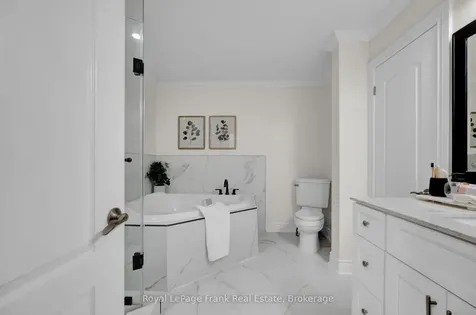 5 Empire Crescent Clarington ON L1E 1E3