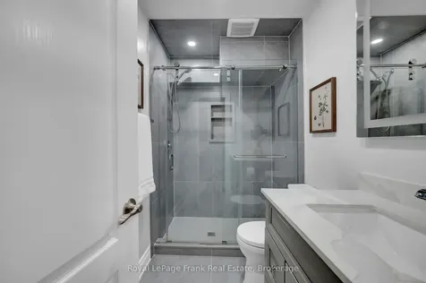 5 Empire Crescent Clarington ON L1E 1E3