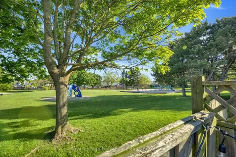 5 Empire Crescent Clarington ON L1E 1E3