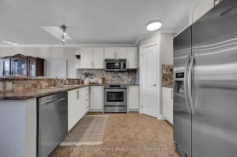 5 Empire Crescent Clarington ON L1E 1E3