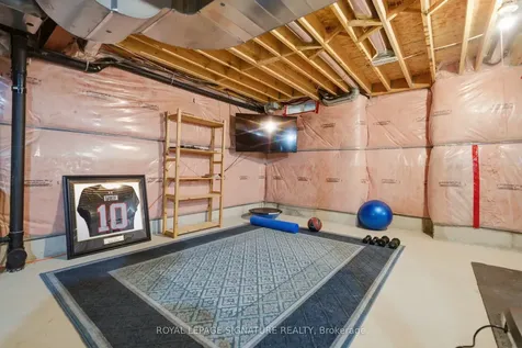 274 Montgomery Avenue Whitby ON L1M 0B6