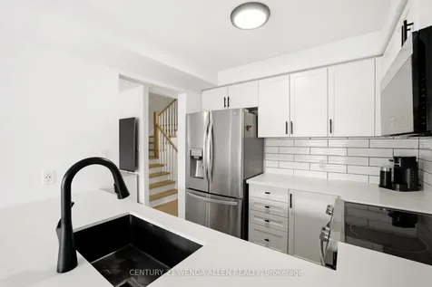 1821 Shelburne Street Oshawa ON L1K 0T3