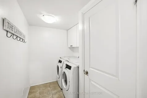 1821 Shelburne Street Oshawa ON L1K 0T3