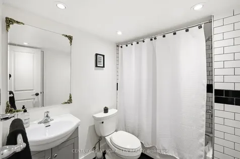 1821 Shelburne Street Oshawa ON L1K 0T3