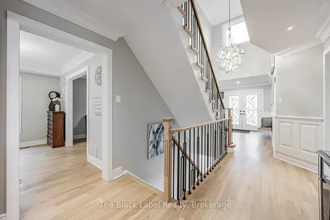 48 Lipton Crescent Whitby ON L1R 1W7