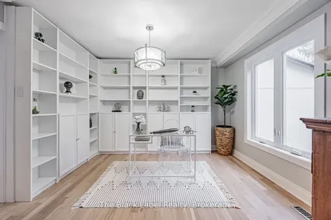 48 Lipton Crescent Whitby ON L1R 1W7