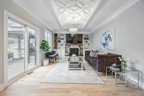 48 Lipton Crescent Whitby ON L1R 1W7