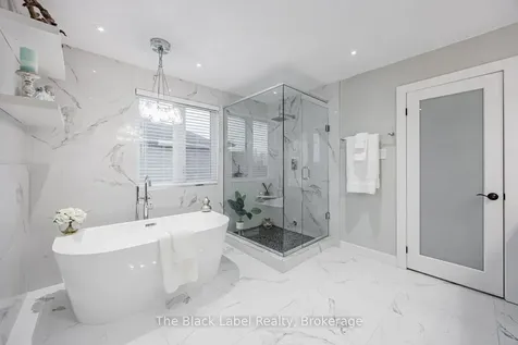 48 Lipton Crescent Whitby ON L1R 1W7