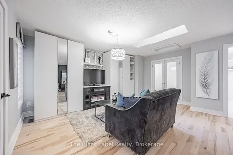 48 Lipton Crescent Whitby ON L1R 1W7