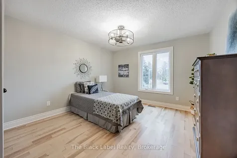48 Lipton Crescent Whitby ON L1R 1W7