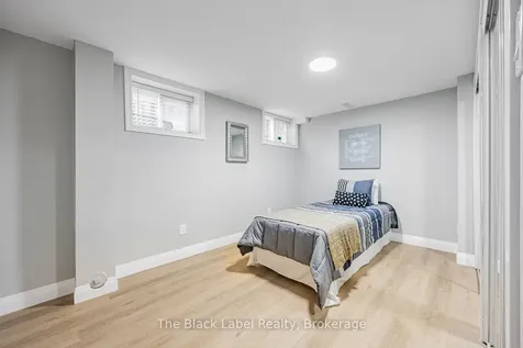 48 Lipton Crescent Whitby ON L1R 1W7