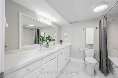 48 Lipton Crescent Whitby ON L1R 1W7