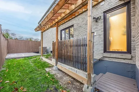 48 Lipton Crescent Whitby ON L1R 1W7