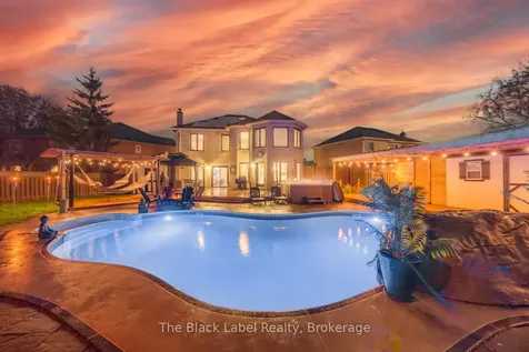 48 Lipton Crescent Whitby ON L1R 1W7