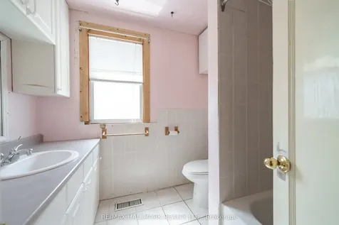 31 Gates Avenue Toronto ON M4C 1T1
