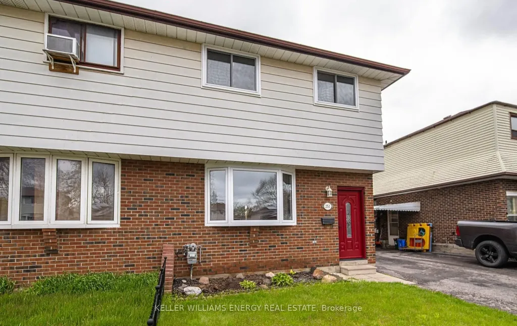 251 Kinmount Crescent Oshawa ON L1J 3T8