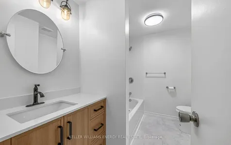 251 Kinmount Crescent Oshawa ON L1J 3T8