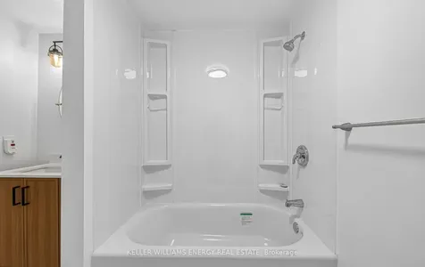 251 Kinmount Crescent Oshawa ON L1J 3T8