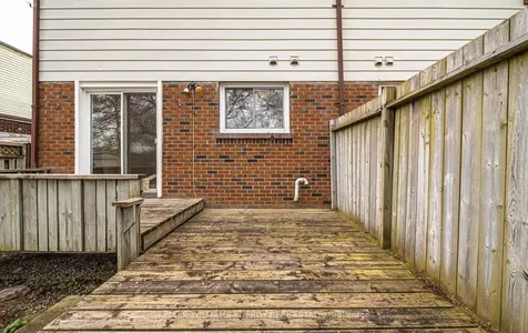 251 Kinmount Crescent Oshawa ON L1J 3T8