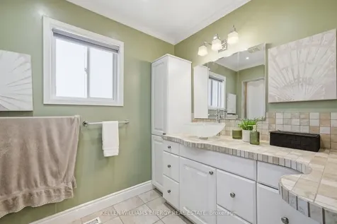 1075 Ridgemount Boulevard Oshawa ON L1K 2K8