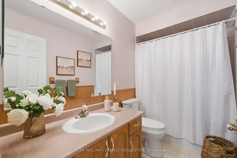 1075 Ridgemount Boulevard Oshawa ON L1K 2K8