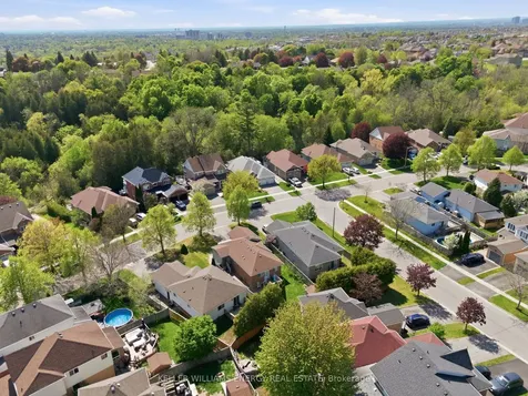 1075 Ridgemount Boulevard Oshawa ON L1K 2K8