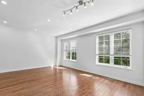 29 Woolf Crescent Ajax ON L1S 7N5
