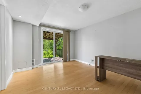 29 Woolf Crescent Ajax ON L1S 7N5