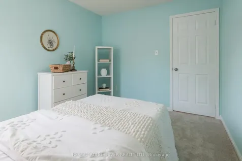 463 Summerpark Crescent Pickering ON L1V 7A9