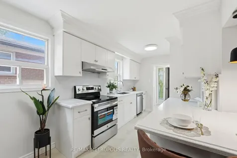 23 Lochleven Drive Toronto ON M1M 3R9