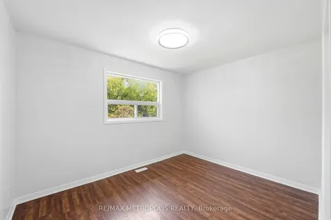 23 Lochleven Drive Toronto ON M1M 3R9