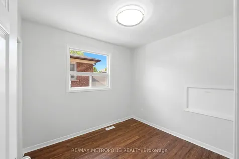 23 Lochleven Drive Toronto ON M1M 3R9