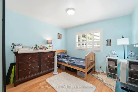 23 Lochleven Drive Toronto ON M1M 3R9