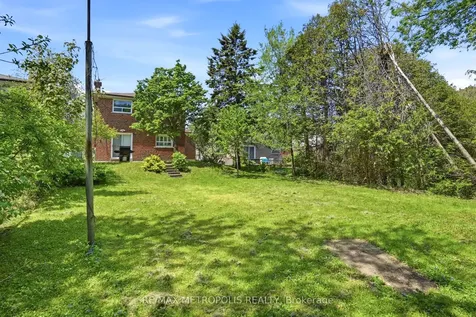 23 Lochleven Drive Toronto ON M1M 3R9