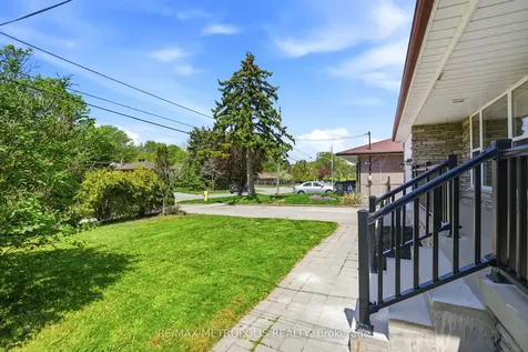 23 Lochleven Drive Toronto ON M1M 3R9