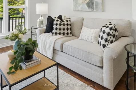 23 Lochleven Drive Toronto ON M1M 3R9