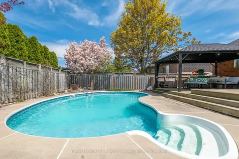 105 Parnell Crescent Whitby ON L1R 1X1