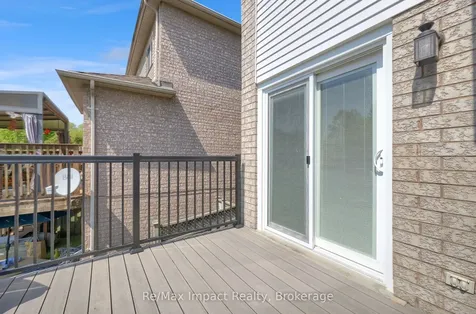 1872 Woodgate Court Oshawa ON L1G 7Z2