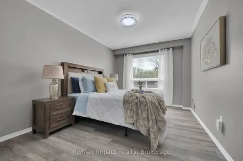 1872 Woodgate Court Oshawa ON L1G 7Z2