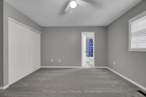 1872 Woodgate Court Oshawa ON L1G 7Z2