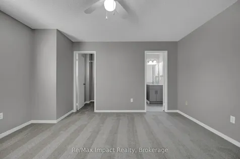 1872 Woodgate Court Oshawa ON L1G 7Z2