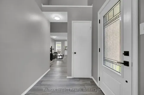 1872 Woodgate Court Oshawa ON L1G 7Z2