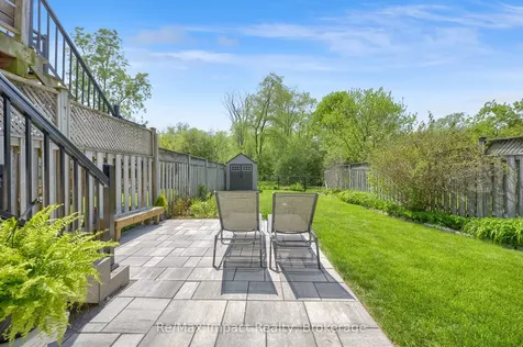 1872 Woodgate Court Oshawa ON L1G 7Z2