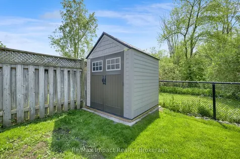1872 Woodgate Court Oshawa ON L1G 7Z2
