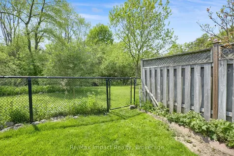 1872 Woodgate Court Oshawa ON L1G 7Z2