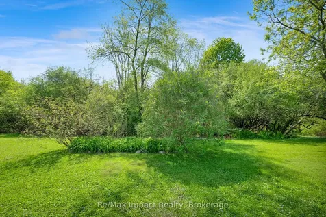 1872 Woodgate Court Oshawa ON L1G 7Z2