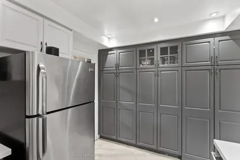 35 Forest Heights Street Whitby ON L1R 1T5