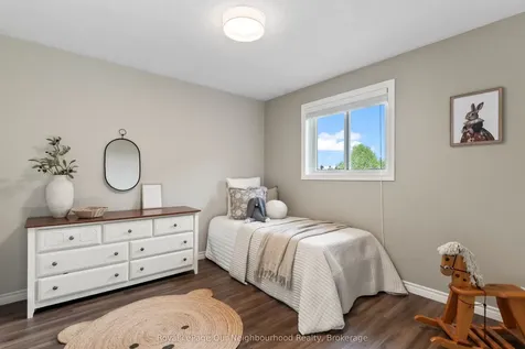 35 Forest Heights Street Whitby ON L1R 1T5