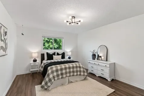 35 Forest Heights Street Whitby ON L1R 1T5